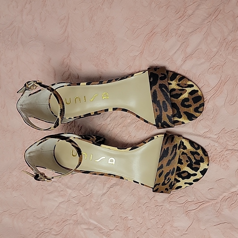 Unisa leopard sandals. 6M